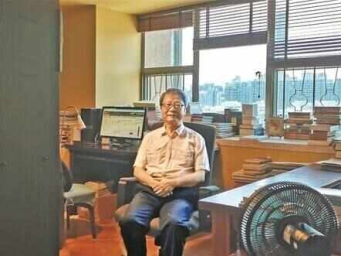 黄维樑：我阅读，我享受人生。